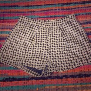 🖤High waisted houndstooth shorts🖤
